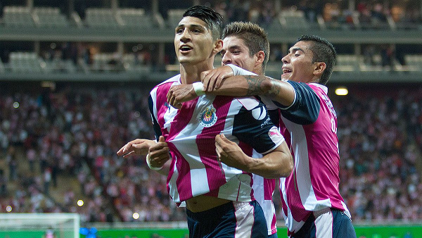 Las Chivas derrotaron 2 a 1 al Morelia y se enfila a la liguilla